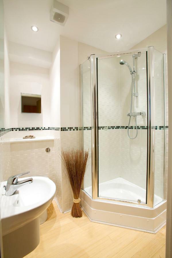 2 Bed 2 Bath At Pelican Hse In Newbury - Free Secure, Allocated Parking Extérieur photo