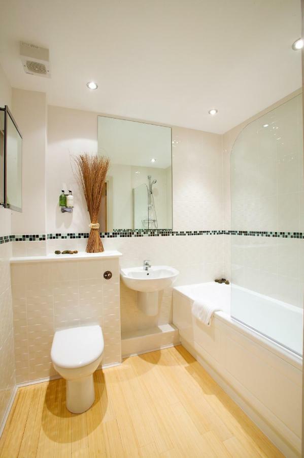 2 Bed 2 Bath At Pelican Hse In Newbury - Free Secure, Allocated Parking Extérieur photo